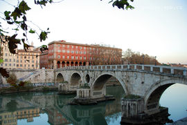 Rome. The Tiber river. Ponte Sisto.