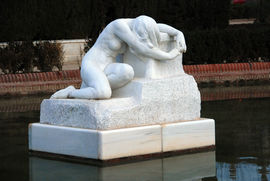 Barcelona. «Desconsol» (sculptor Josep Llimona).