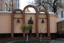 Kiev. Memorial sign «Madonna of Chernobyl» (1996, sculptor L.Verstak, arch. A.Gaidamak).