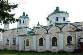 Veliky Ustyug. The old Sobornoye Dvorishche (Cathedral Square), the Cathedral of St. John the Righteous (1656–1663).
