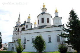 Veliky Ustyug. The old Sobornoye Dvorishche (Cathedral Square), the Assumption Cathedral (1619–1659).