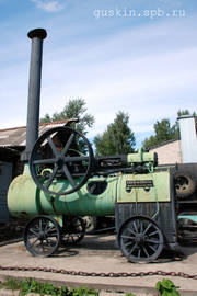 Mouse Museum. A traction engine.
