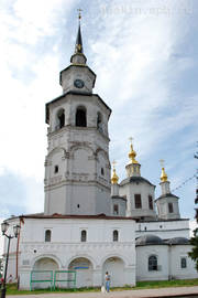 Veliky Ustyug. The old Sobornoye Dvorishche (Cathedral Square), the Assumption Cathedral (1619–1659) with belfry (18th c.).