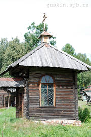 Mouse Museum. The gate chapel from the village Rudina Slobodka (XIX c.).
