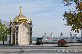 Kiev Pechersk Lavra. The chapel over the grave of Kiev governor-general A. P. Bezak (1869, arch. M. S. Ikonnikov).