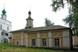 Veliky Ustyug. Mikhaylo-Arkhangelsky Monastery. The сhurch of Midfeast (1710).