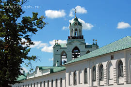 Yaroslavl. The monastery of the Transfiguration. The bell gable with the church of Theotokos of Pechersk (16-19 сс.).