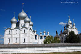 Rostov Kremlin. On the left there is the Dormition Cathedral (1508–1512), in the center bell tower with the church of the Entry into Jerusalem (1680).