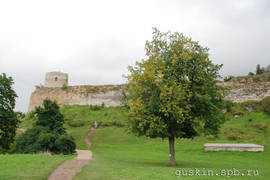 Izborsk: the fortress walls, Lukovka tower and ancient bed of honour.