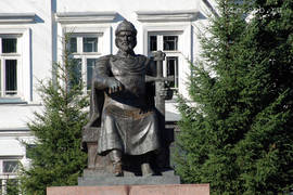 Kostroma. The monument to Yuri Dolgorukiy (2003, sculptor V.Tserkovnikov).