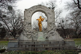 Vienna. Stadtpark. Johann Strauss Monument.