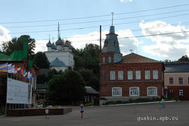 Yuryevets. A view of the former Flyagin's school (1903) and the church of the Epiphany (1720).