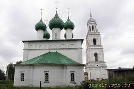 Poshekhonye. The cathedral of the Life-giving Trinity (1717) with the belfry (second half of 19th c.).