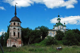 Totma. The former Spaso-Sumorin monastery, South-West tower and the cathedral of Resurrection (1796–1801).